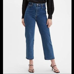 Levi’s Ribcage Straight Ankle Jeans